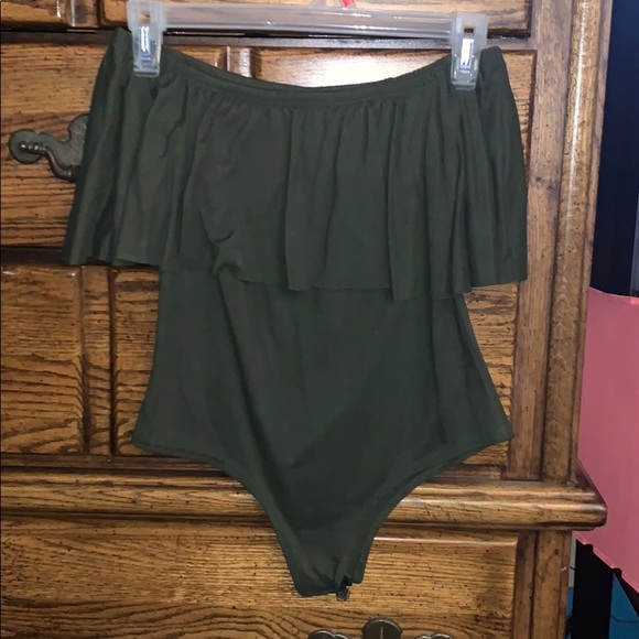 Cacia Tops - Off the shoulder bodysuit